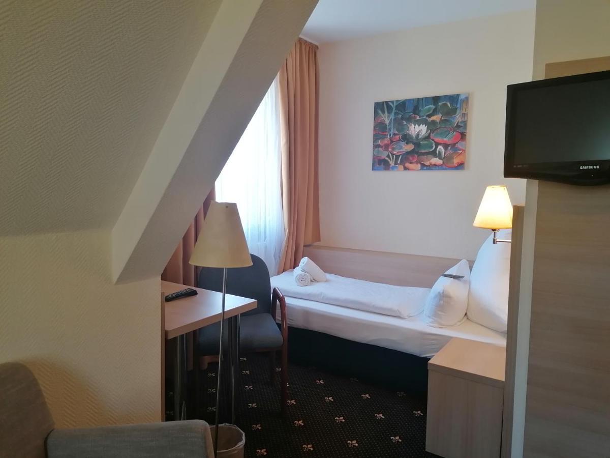 Hessischer Hof Ober-Ramstadt Экстерьер фото